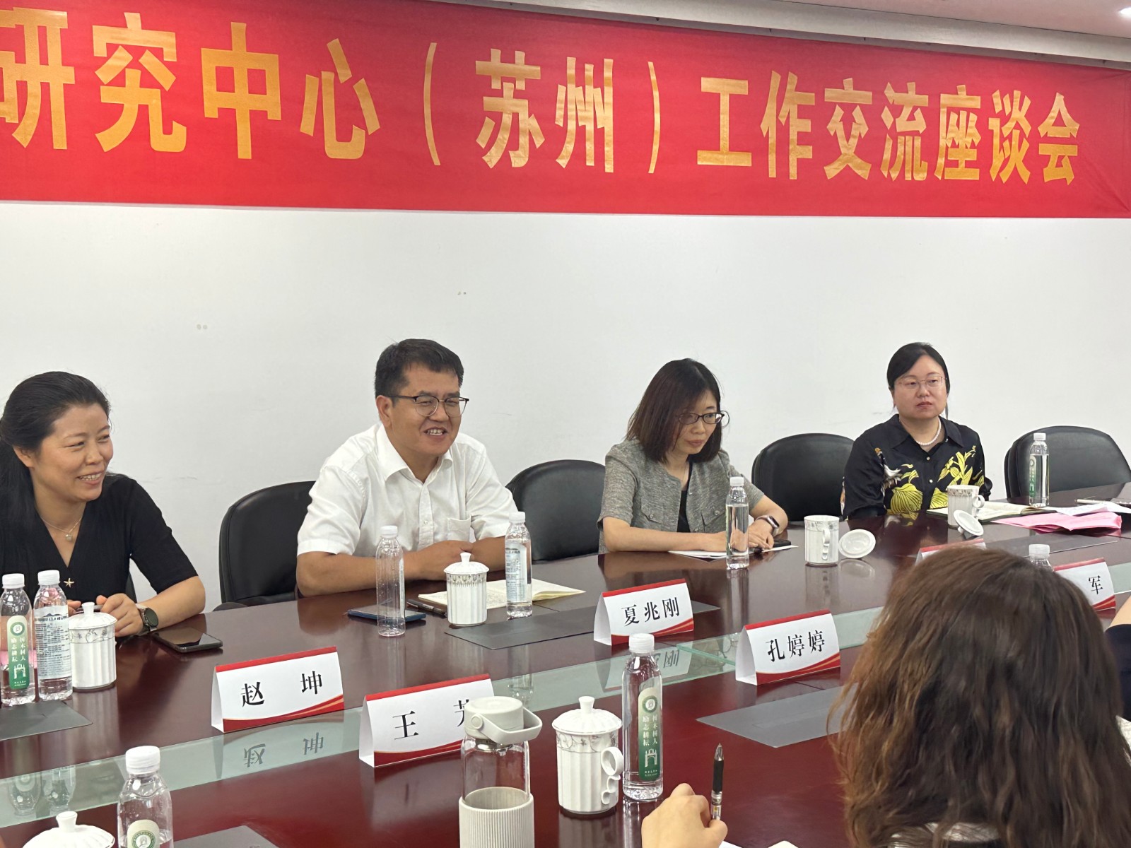 15.阶段三交流座谈会专家图.jpg